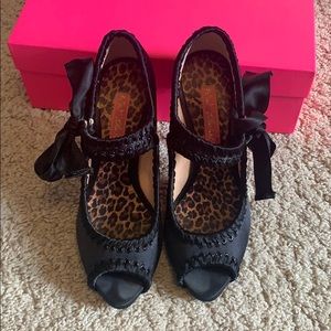 black high heels with cute tie